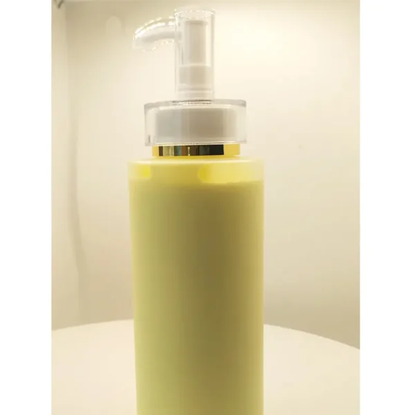 Vitamin C Lemon Body Lotion Whitens Brightens Nourishes Glows Moisturizes Lasts for 24 Hours Absents Quickly and Is Not O