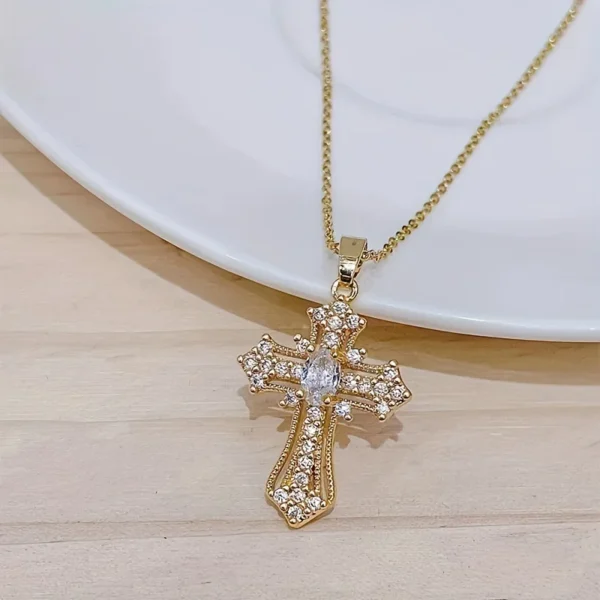 A single-piece white gold cross necklace with a vintage-style pendant, this fashionable choker is suitable for everyday wear, pa